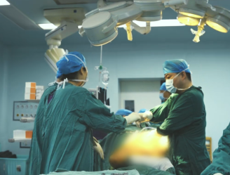 每一次“团圆年”的守护，我们，一直都在！ 盐城市第一人民医院祝守护者与被守护者们新年快乐，健康，平安！这一年，您辛苦了！一起平平安安回家过年吧...