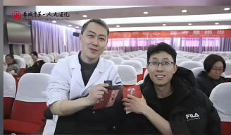 点滴热血汇聚生命暖流！ 我院一年一度的献血活动，凝聚了医护人员方寸之外的热血与爱心。