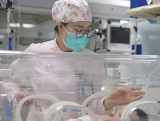 “我是护士，让我来！” 希望我们每一次的主动和善良，能够给陌生人带来一丝希望！